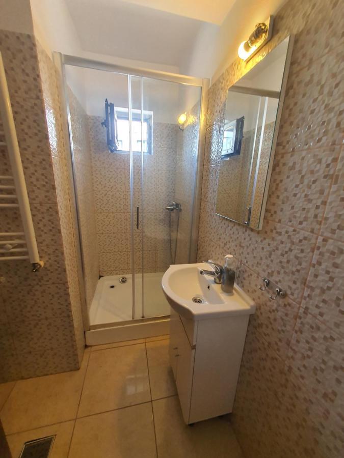 Villa Accommodation Бухарест Экстерьер фото