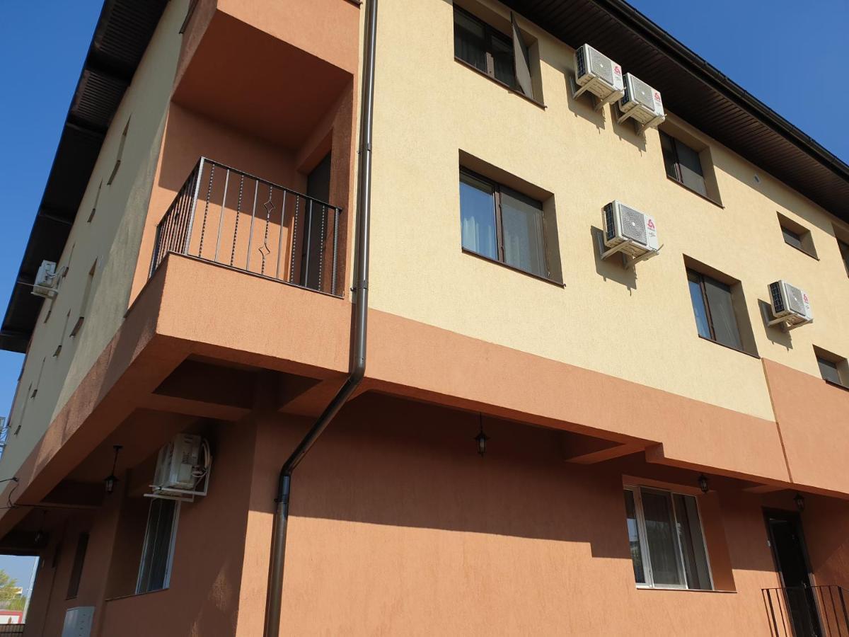 Villa Accommodation Бухарест Экстерьер фото