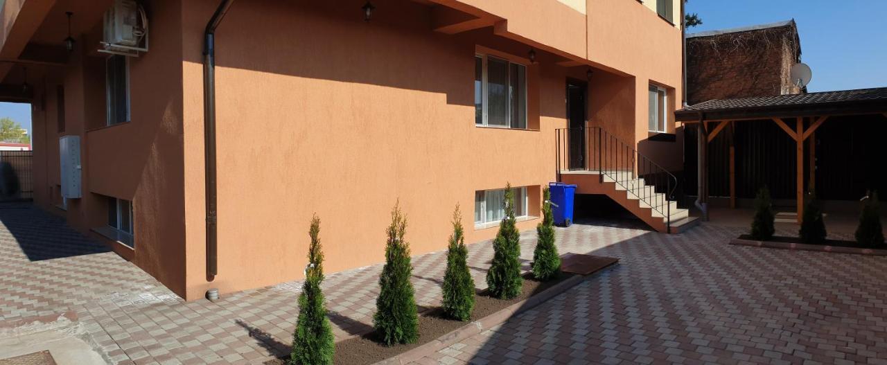 Villa Accommodation Бухарест Экстерьер фото