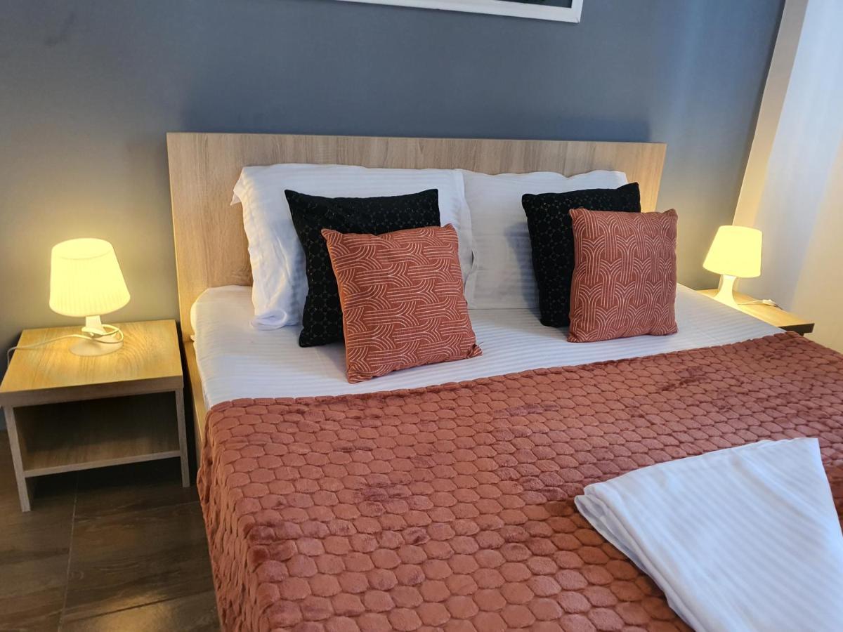 Villa Accommodation Бухарест Экстерьер фото