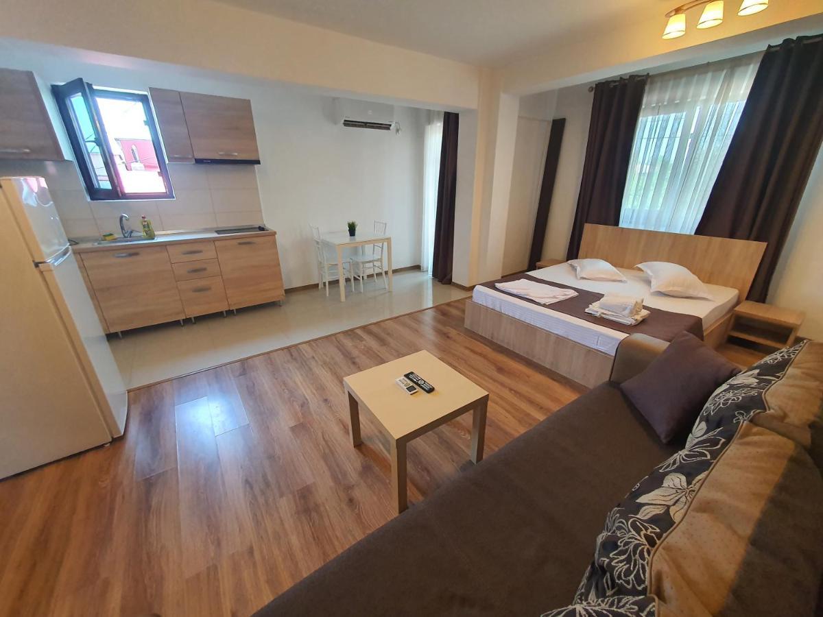 Villa Accommodation Бухарест Экстерьер фото