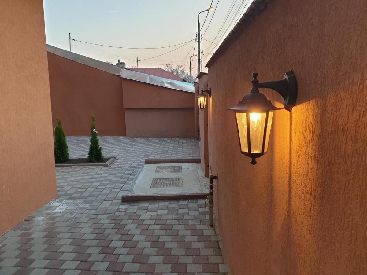 Villa Accommodation Бухарест Экстерьер фото