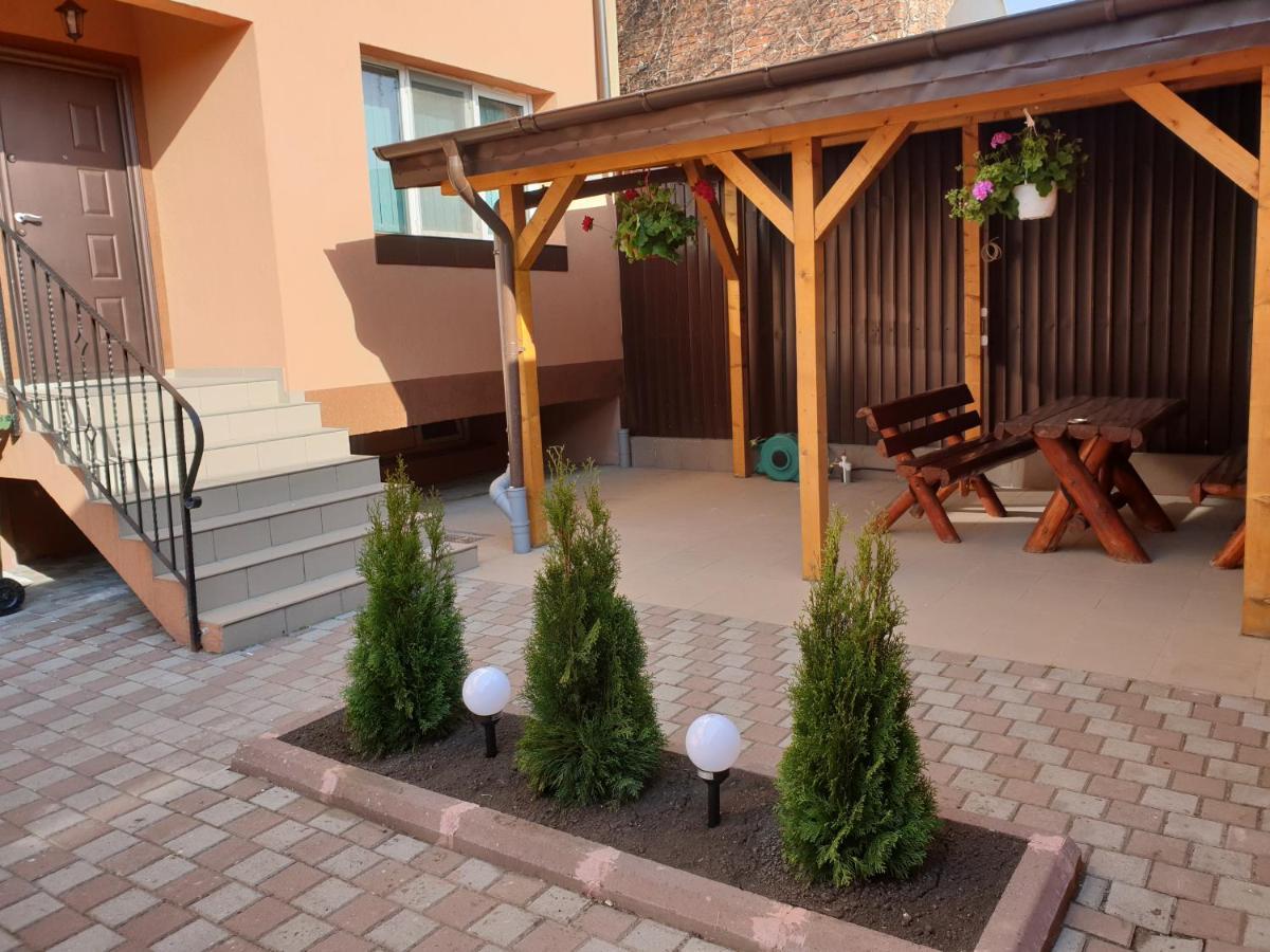 Villa Accommodation Бухарест Экстерьер фото