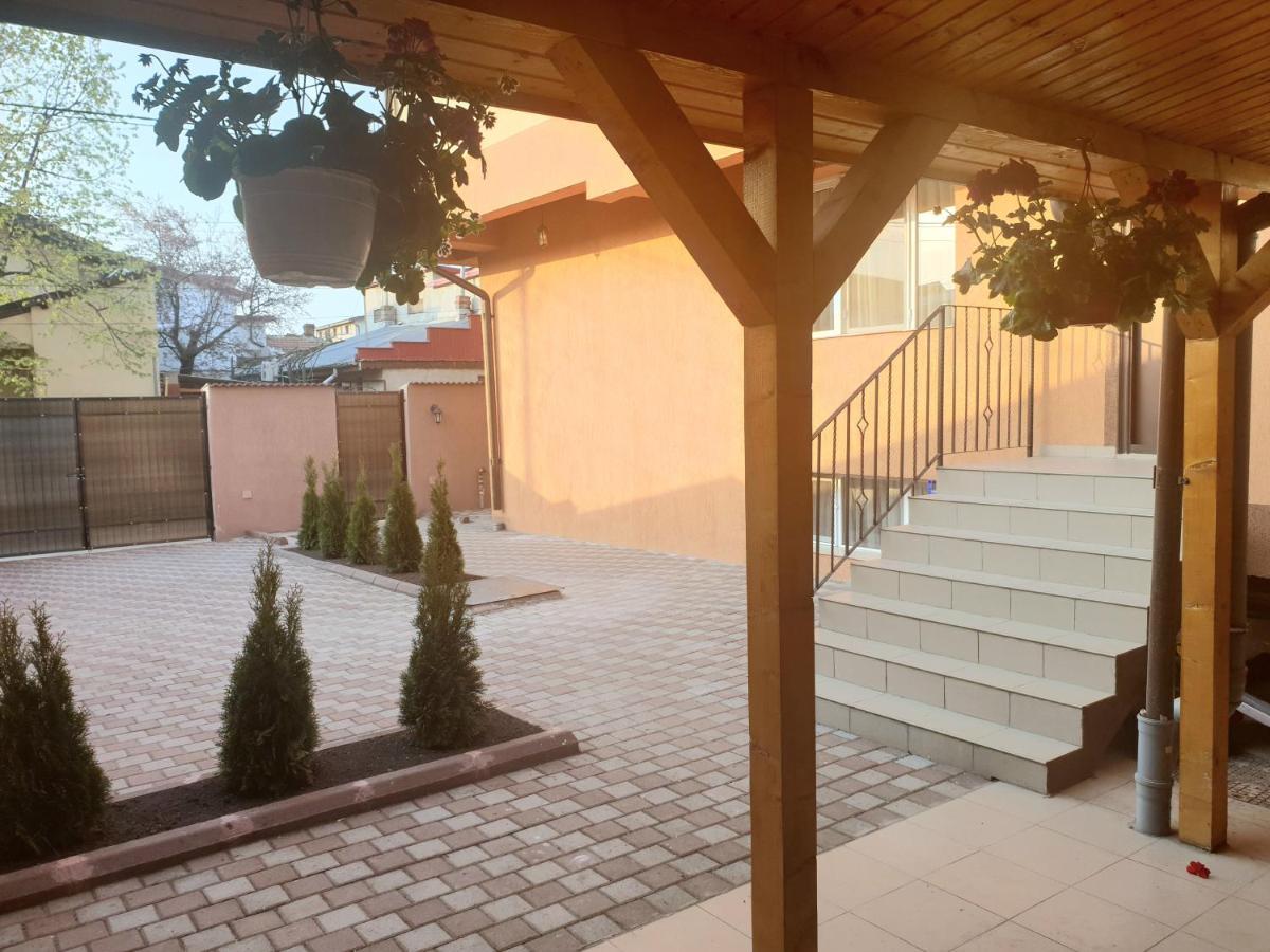 Villa Accommodation Бухарест Экстерьер фото