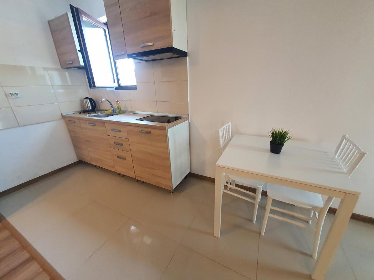 Villa Accommodation Бухарест Экстерьер фото