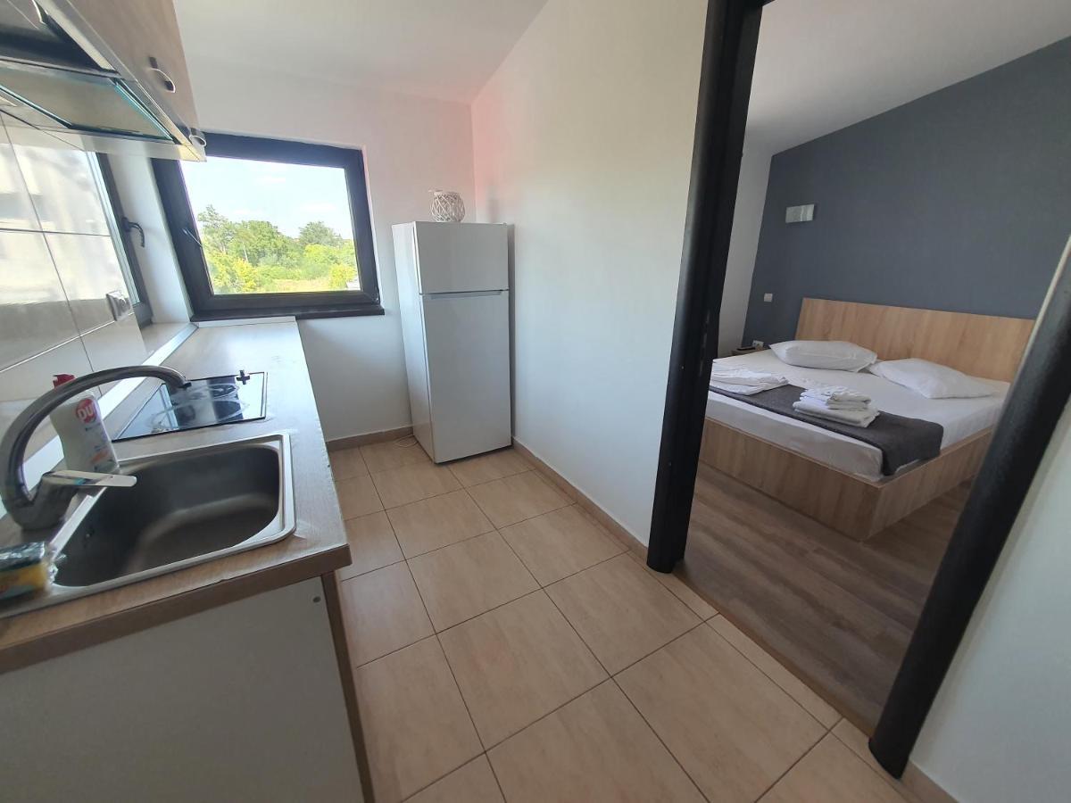 Villa Accommodation Бухарест Экстерьер фото