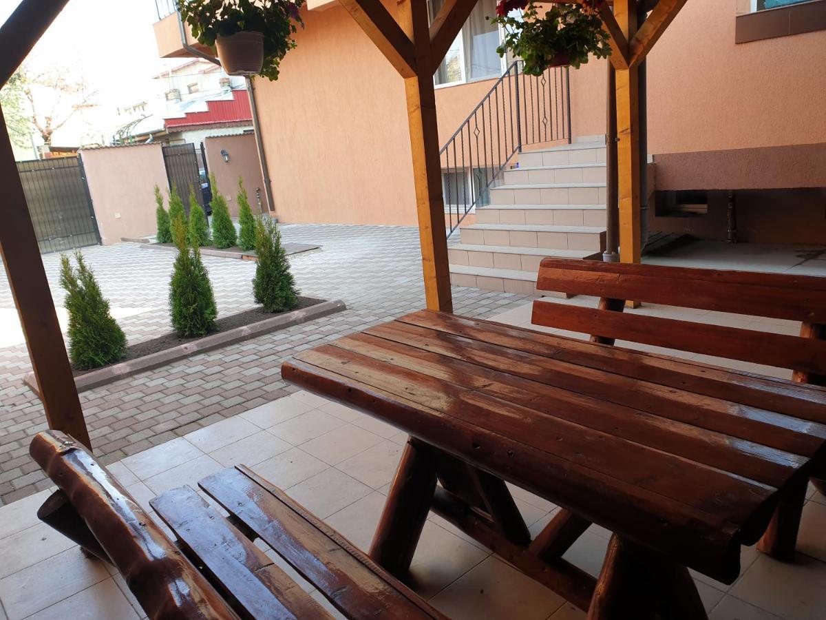 Villa Accommodation Бухарест Экстерьер фото